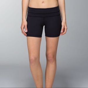Lululemon Groove Short *Full-On Luon - Size 8 - Like New
